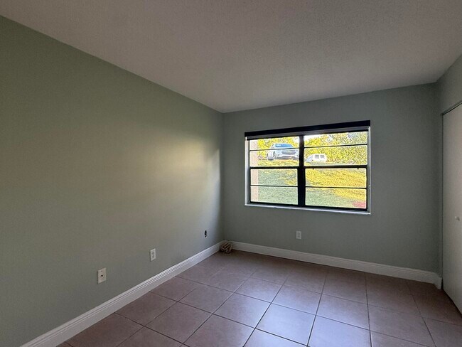 Building Photo - 2050 Oleander Blvd