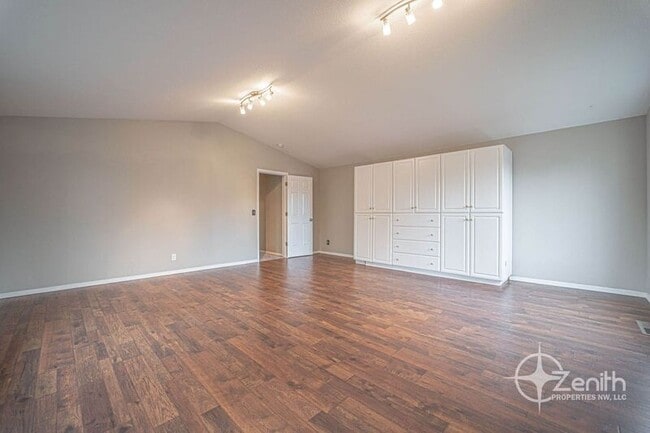 Building Photo - 4314 NE 126th St