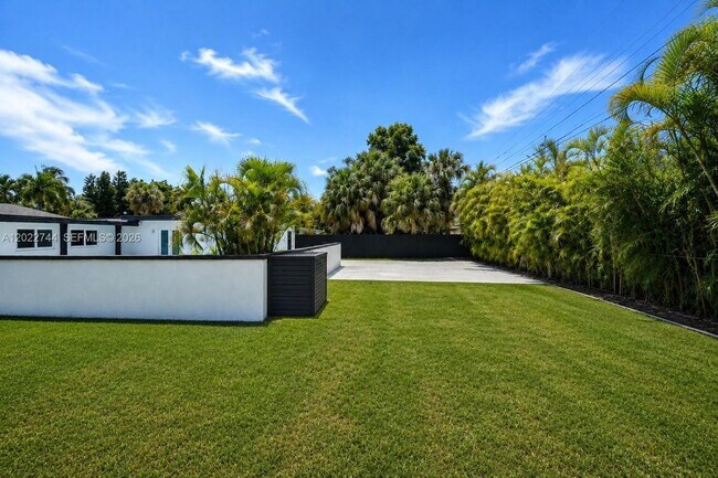 Building Photo - 2573 Conroy Dr