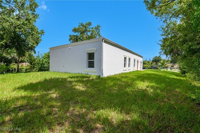 Building Photo - 3835 Lora St