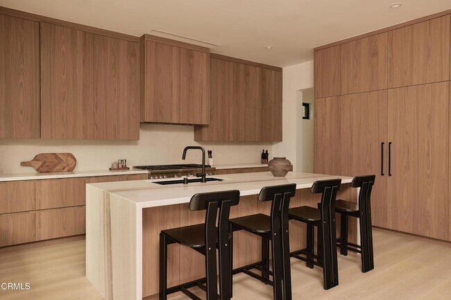 Building Photo - 11638 Kling St