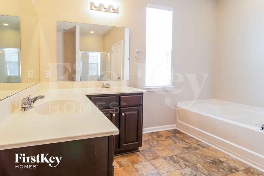 Building Photo - 7762 High Maple Cir