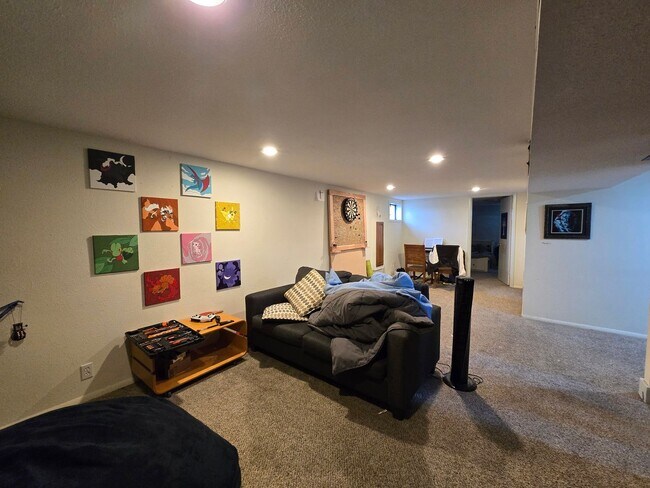 Building Photo - 5-Bedroom Home with Finished Basement, Large Backyard & Attached Garage