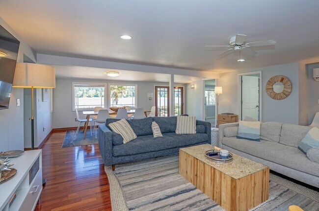 Building Photo - SHORT TERM LEASES! 1-6 months - 3-Bedroom ...