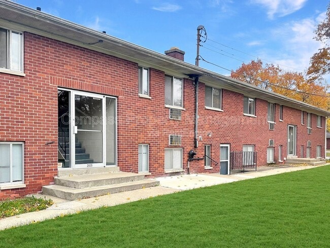 Primary Photo - 2835 S Burdick St