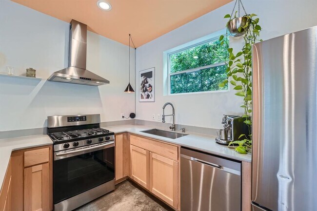 Building Photo - 7311 Providence Ave