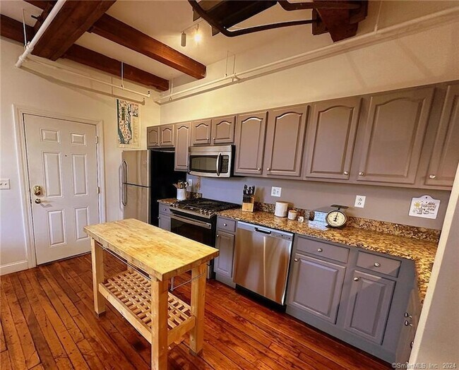 Building Photo - 145 Canal St E