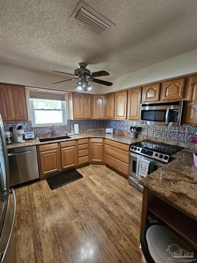 Building Photo - 12113 Longwood Dr