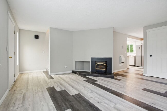 Building Photo - Charming Salmon Creek Condo