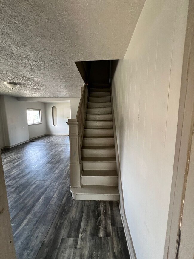 Building Photo - 2 Bed + Bonus Room in Penn Trafford School District