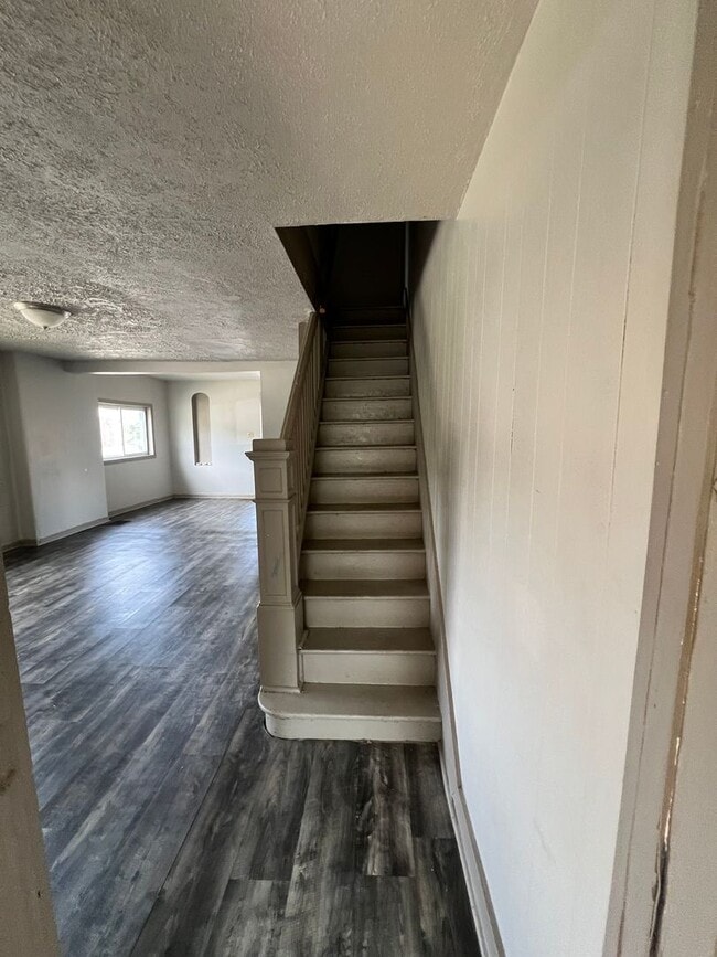 Building Photo - 302 Fairmont Ave
