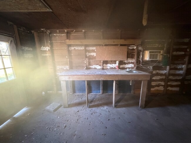 Building Photo - 340 Meadow Dr