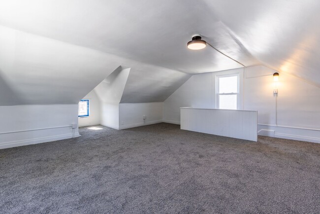 Building Photo - 747 E Warrington Ave