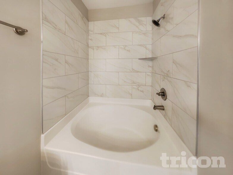 Building Photo - 405 Riverwood Ct