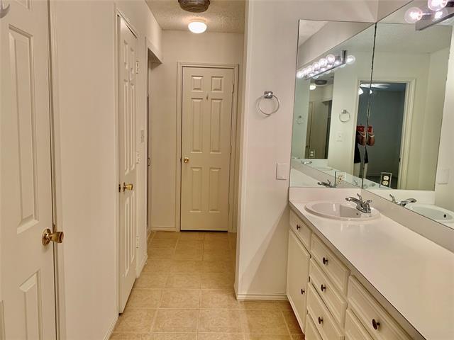 Building Photo - 4914 Ledgestone Dr