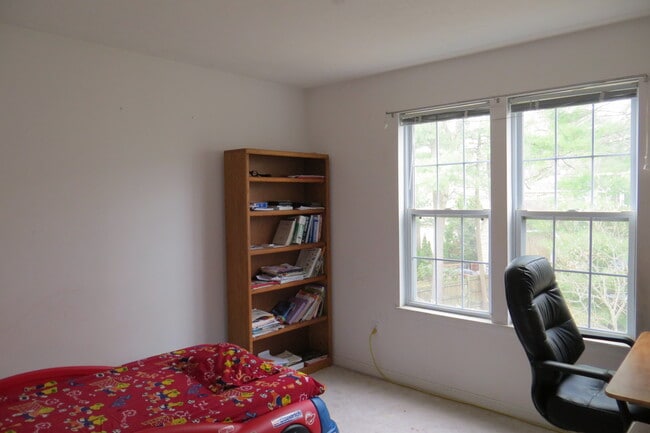 Building Photo - 64 Lilac Cir