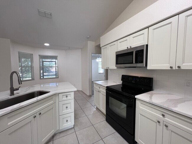 Building Photo - PRICE REDUCED FOR A QUICK MOVE IN!!  Beaut...