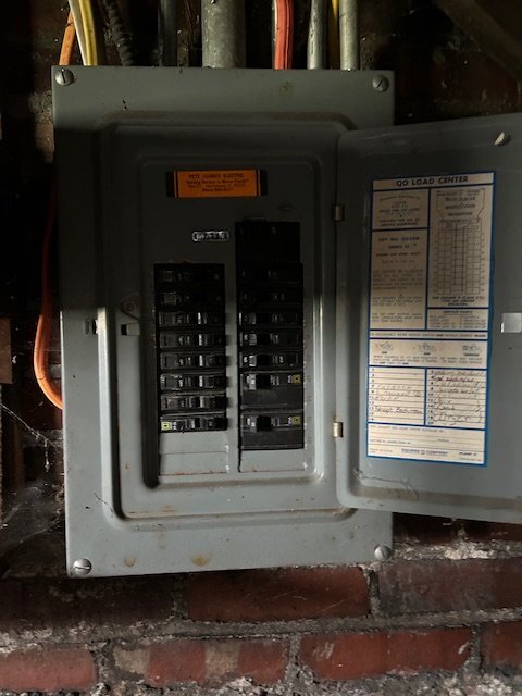 Building Photo - 853 N College St