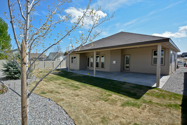 Building Photo - 4 Bedrooms 2.5 Bathrooms in Meridian