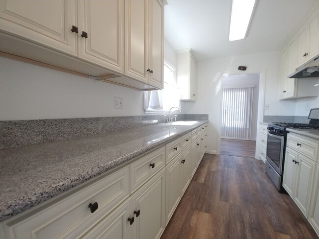 Building Photo - Charming 3-Bedroom Home in an Ideal Location!