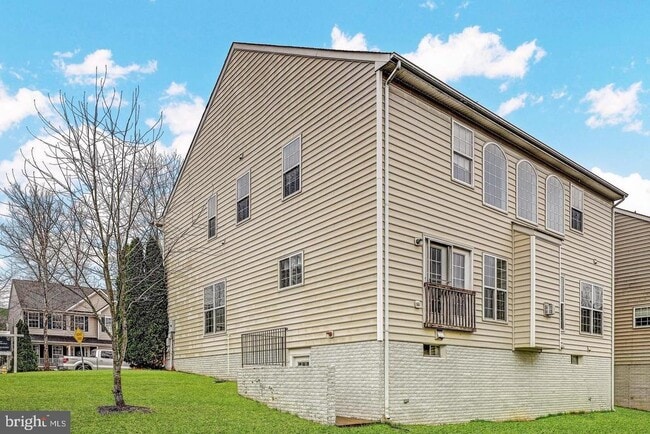 Building Photo - 14204 Murphy Terrace