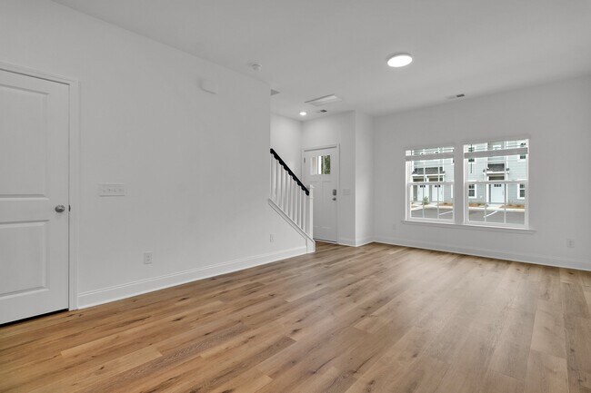 Building Photo - 502 Twin Rivers Dr
