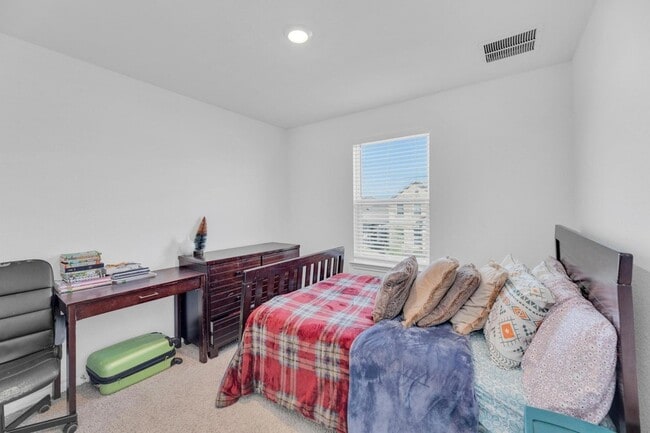 Building Photo - 112 Gracie Wy