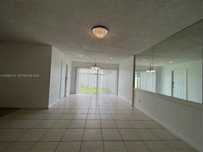Building Photo - 895 Crystal Lake Dr