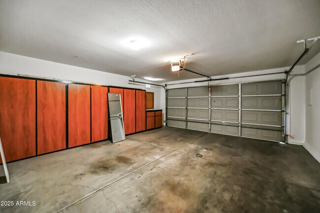 Building Photo - 3299 E Loma Vista St