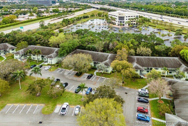 Building Photo - 2001 Sabal Ridge Ct