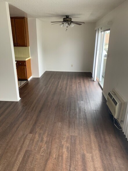 dining area - 901 N Cedar St