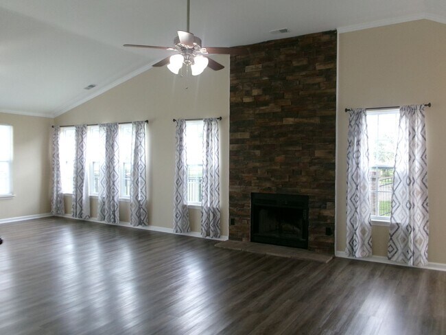 Building Photo - 4 bedroom, 3 bath home in Surfside Beach Club