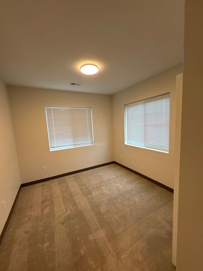 Building Photo - 2Bed 2 Bath - Windom Landing Under New Management
