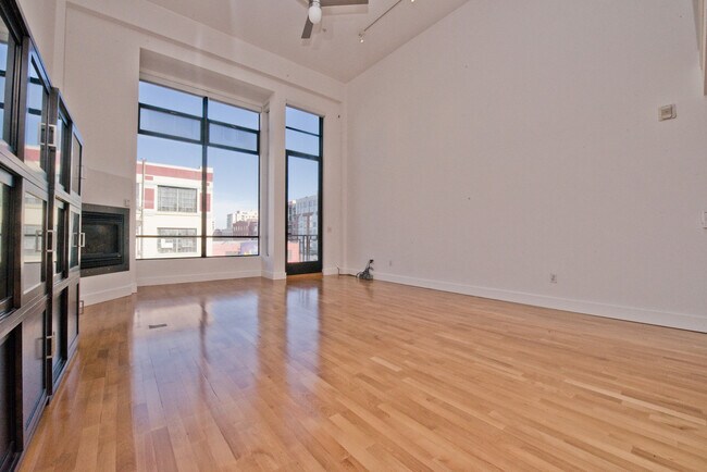 Building Photo - 200 Townsend St