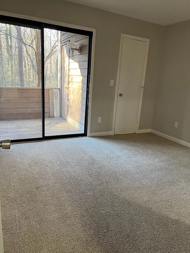 Building Photo - Room in Condo on Sharon Chase Dr