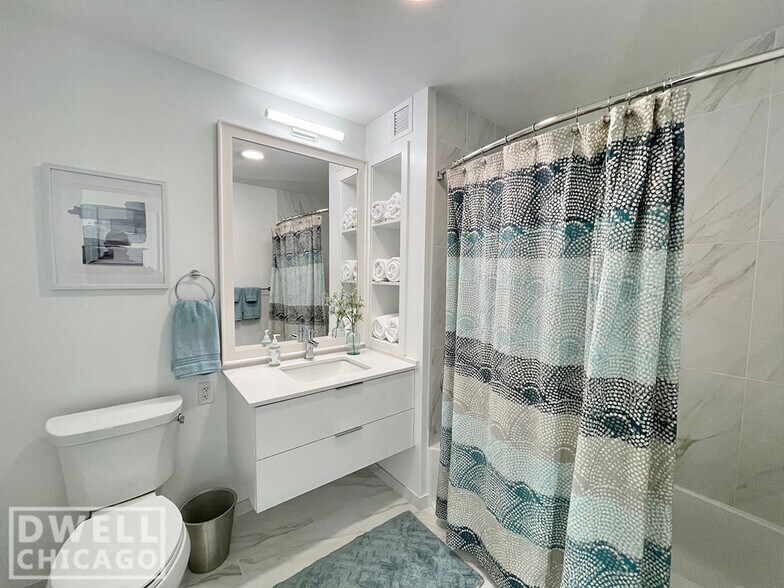 Building Photo - 2337 N Lincoln Ave