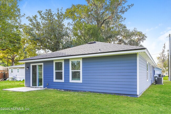 Building Photo - 416 Palm St