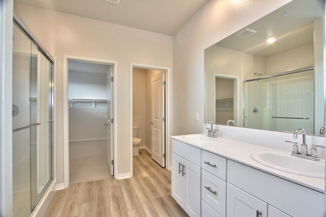 Building Photo - 5 BEDROOMS SOLAR AUDIE MURPHY RANCH