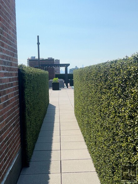 Building Photo - NORTHERN BOULEVARD