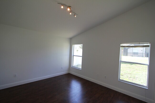 Building Photo - 210 Garberia Dr