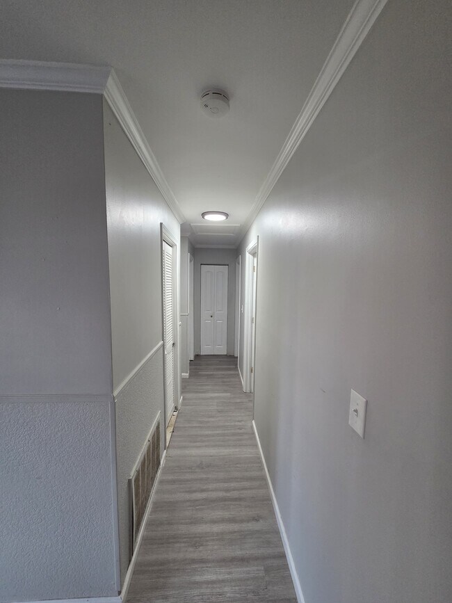 Building Photo - 2210 Capri Ave