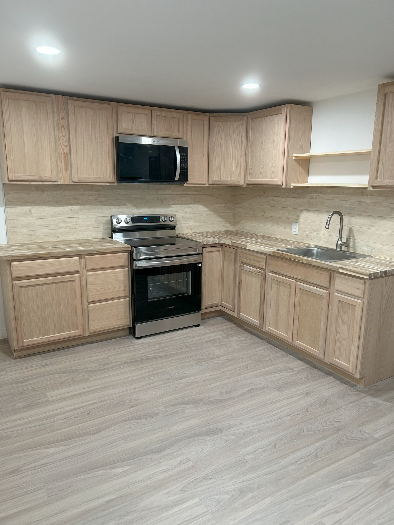 Kitchen - 194 Westview Dr