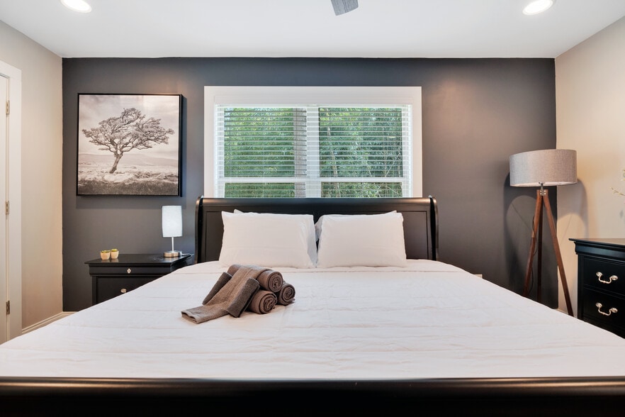 Building Photo - 764 Mary Ln