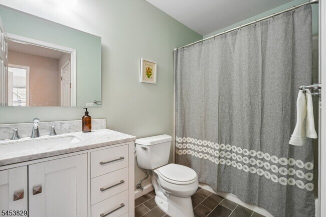 Building Photo - 55 Greenbrook Dr