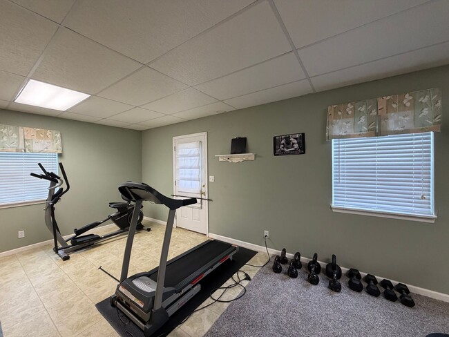 Building Photo - Fully Furnished Short Term Rental!