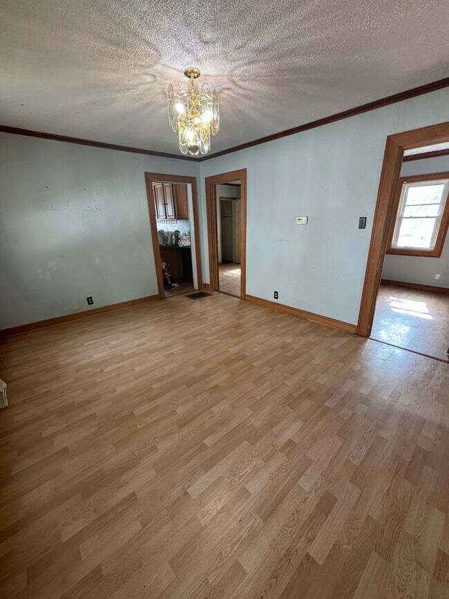 Building Photo - 1022 Forest Ave
