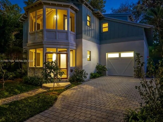 Building Photo - 2330 Overbrook St