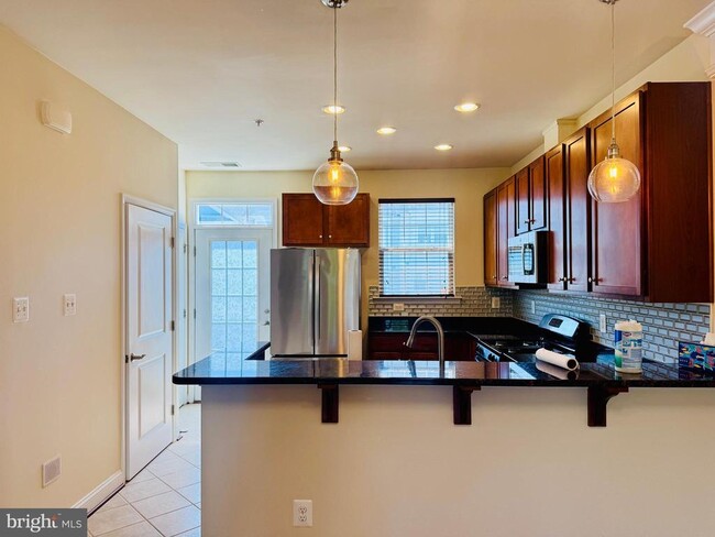 Building Photo - 5715 Rosanna Pl