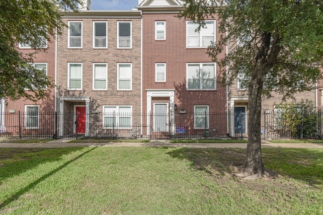 Primary Photo - 1729 Tuam St