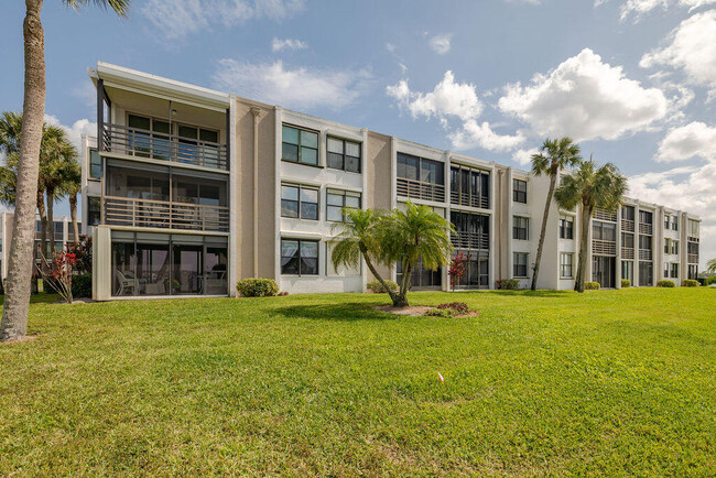 Building Photo - 1950 SW Palm City Rd